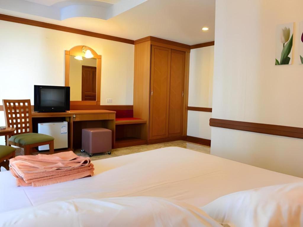 P.72 Hotel Паттайя Экстерьер фото