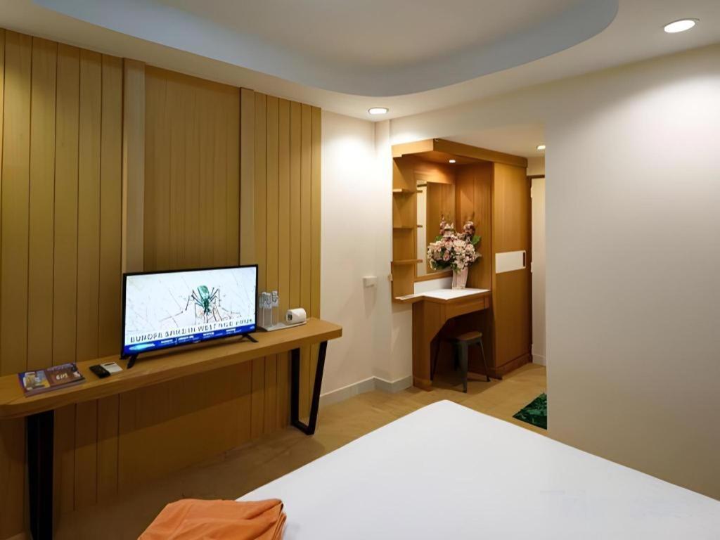 P.72 Hotel Паттайя Экстерьер фото