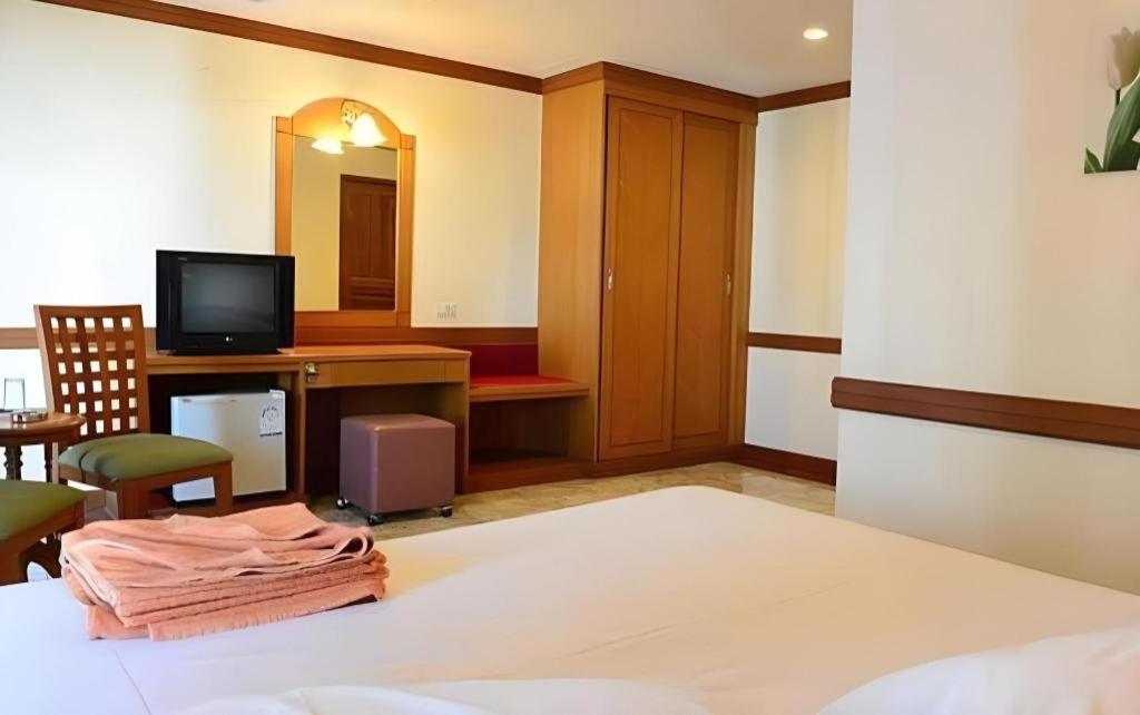 P.72 Hotel Паттайя Экстерьер фото