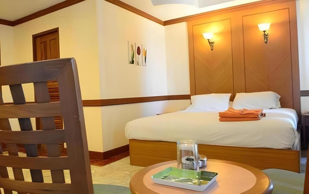 P.72 Hotel Паттайя Экстерьер фото