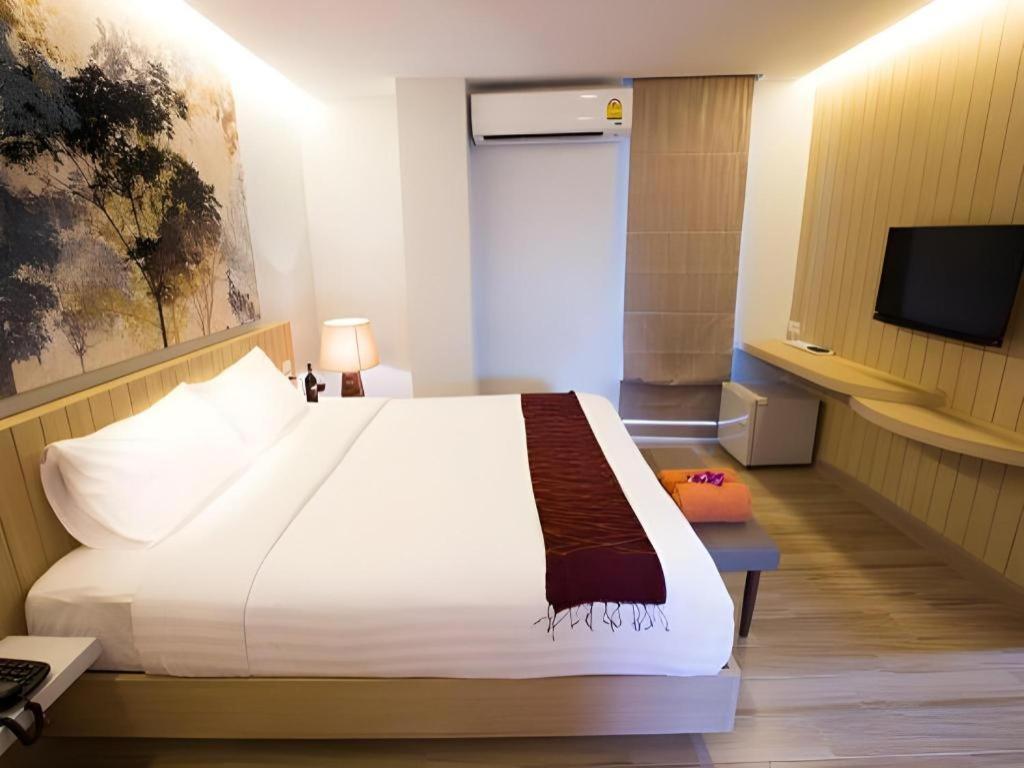 P.72 Hotel Паттайя Экстерьер фото