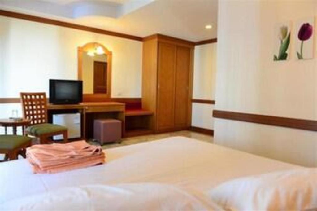 P.72 Hotel Паттайя Экстерьер фото