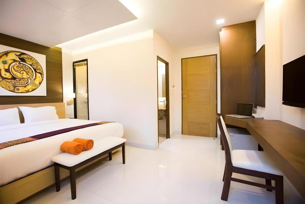 P.72 Hotel Паттайя Экстерьер фото