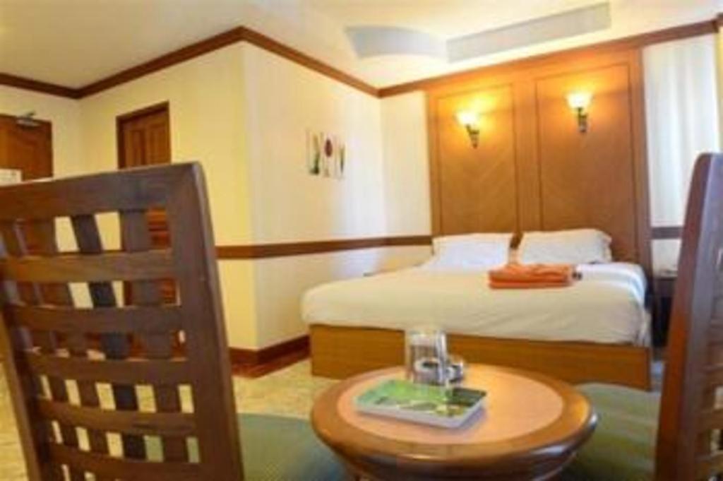 P.72 Hotel Паттайя Экстерьер фото