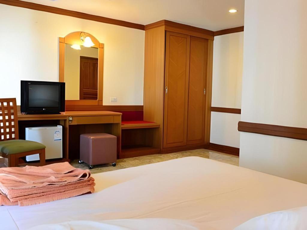 P.72 Hotel Паттайя Экстерьер фото